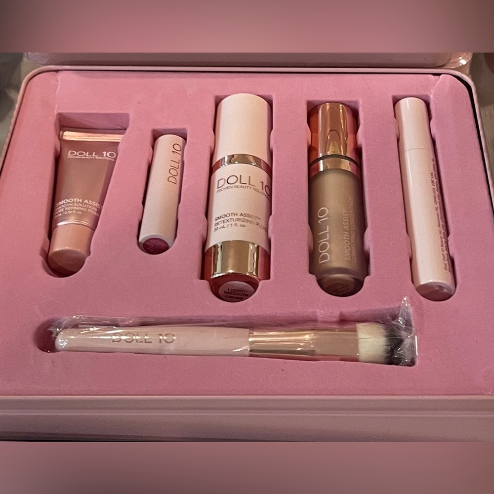 Doll 10 Fair Light Smooth Assist 6 piece Gift Set.  6 Full Size Products Seal…